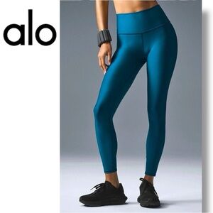 Alo 7/8 HIGH-WAIST AIRLIFT LEGGING 
In Eclipse Blue Size Medium